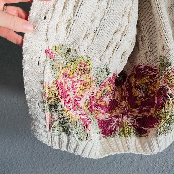 Handknitted VIntage Express Floral Cream Cardigan Sweater - Picture 8 of 16